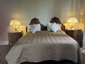 Royal Room | Memory foam beds, individually decorated, individually furnished - Convent at Koroit (Koroit)