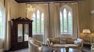 Royal Room | Memory foam beds, individually decorated, individually furnished