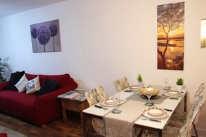 Apartment | Dining - Captivating 2-bed Apartment in Edgbaston (Birmingham)