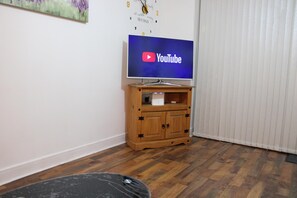 Apartment | Interior - Captivating 2-bed Apartment in Edgbaston (Birmingham)