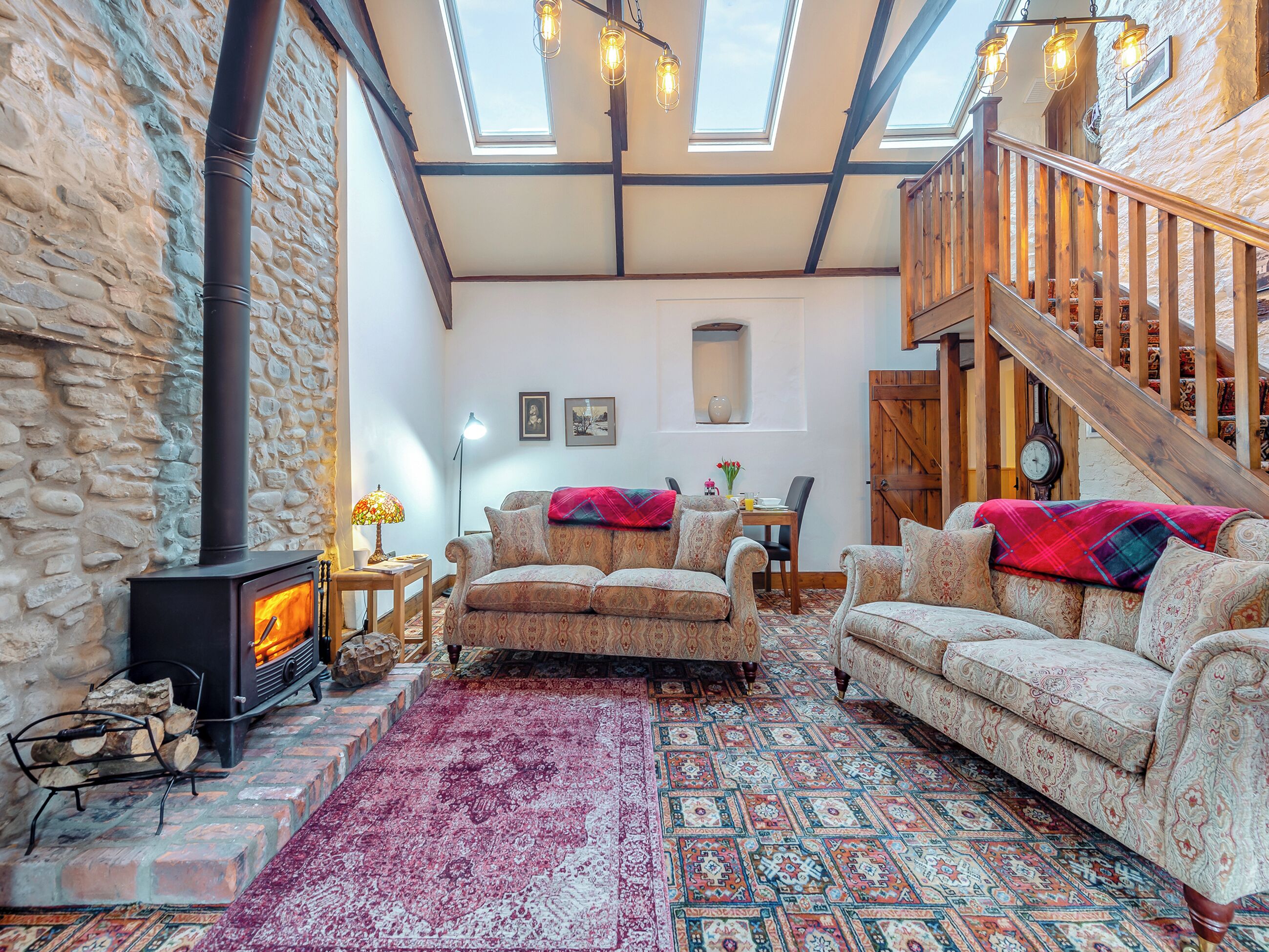 TV, fireplace