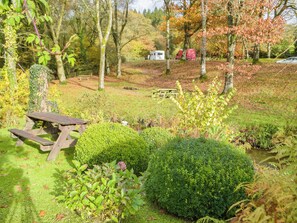 Outdoor dining - 1 bedroom accommodation in Abergorlech (Abergorlech)