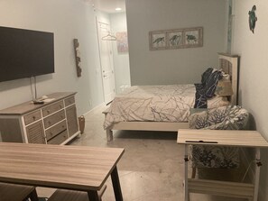 1 bedroom, in-room safe, free WiFi, bed sheets