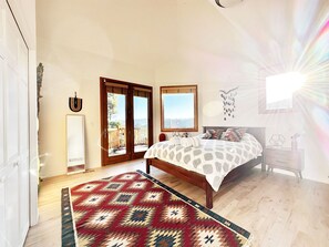 3 habitaciones, escritorio, tabla de planchar con plancha y wifi gratis 