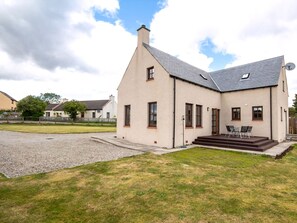 Exterior - 4 bedroom accommodation in Tain (Tain)