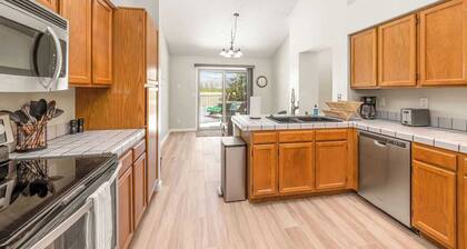 Mtn Views:A Secluded & Spacious Retreat w/Pool&Spa