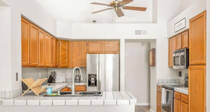 Mtn Views:A Secluded & Spacious Retreat w/Pool&Spa