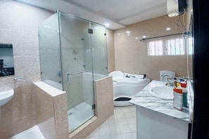 Separate tub and shower, deep soaking tub, free toiletries, towels