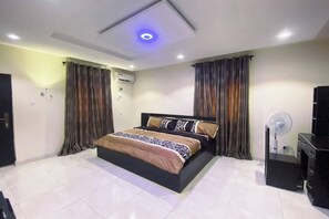 5 bilik tidur, seterika/papan seterika, Wi-fi percuma, cadar katil 