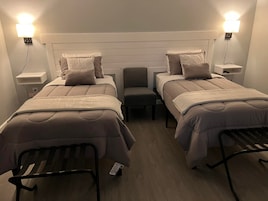 Room, 2 Twin Beds | WiFi (free), bed sheets