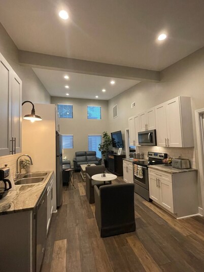 Mid-City Loft / Lovely & Safe 2 bed / 2 bath