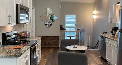 Mid-City Loft / Lovely & Safe 2 bed / 2 bath