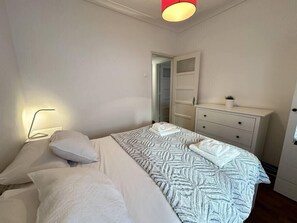 1 chambre, fer et planche à repasser, Wi-Fi, draps fournis