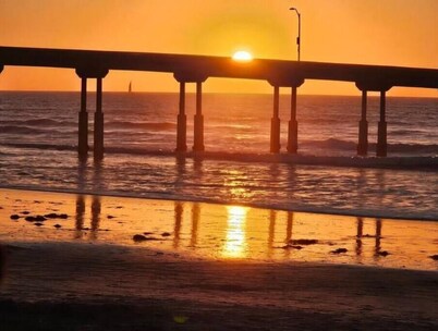 Peak at the Bay, Ocean, close to trolley & key attractions!
