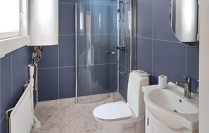 Shower - Gorgeous home in Fjälkinge with kitchen (Fjälkinge)