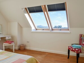 4 bedrooms, free WiFi, bed sheets