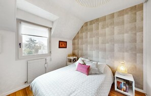 3 bedrooms, iron/ironing board, travel cot, free WiFi