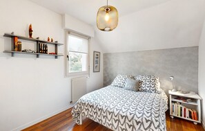 3 bedrooms, iron/ironing board, travel cot, free WiFi