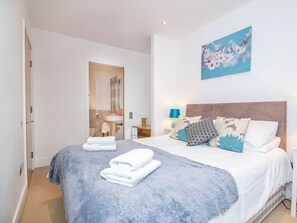1 bedroom, free WiFi, bed sheets - 404 By the Bridge Apartment (Inverness, near Inverness)