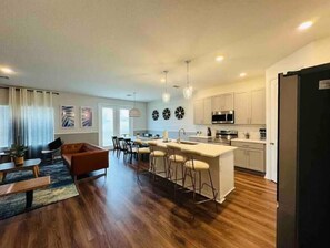 Interior - Near Disney, free essentials, fast Wi-Fi, Family Reunion (Davenport)