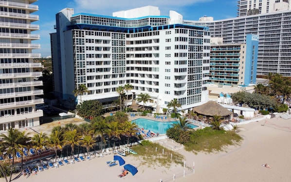 Exterior - Partial Ocean View Studio at Ocean Manor Resort, beach & pool (Fort Lauderdale)