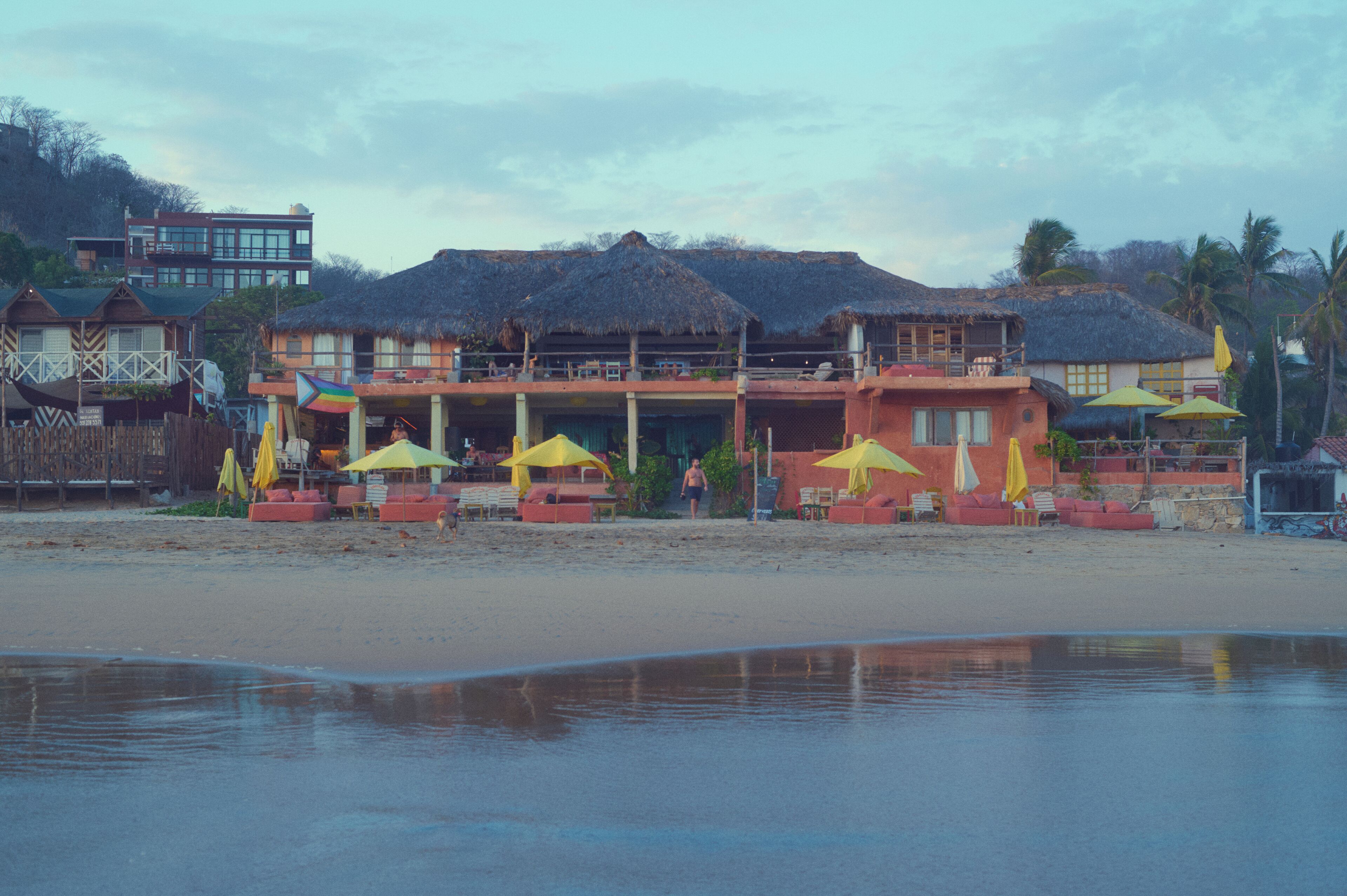 Vista frontal de la propiedad