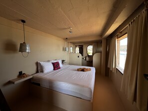 Habitación clásica, vista a la playa | Caja de seguridad en la habitación, wifi gratis y ropa de cama 