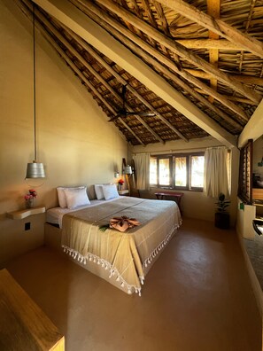 Habitación exclusiva, vistas a la playa | Caja fuerte, wifi gratis, ropa de cama