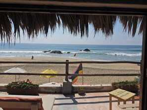 Exclusive Room, Beach View, Beachfront | In-room safe, free WiFi, bed sheets - Sebastian de los milagros (San Pedro Pochutla)