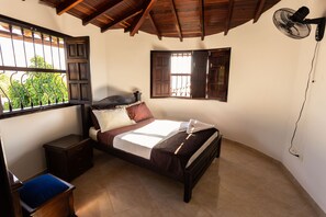 4 soverom, reiseseng for barn, wi-fi (inkludert) og sengetøy