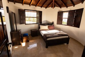 4 bedrooms, travel crib, free WiFi, bed sheets
