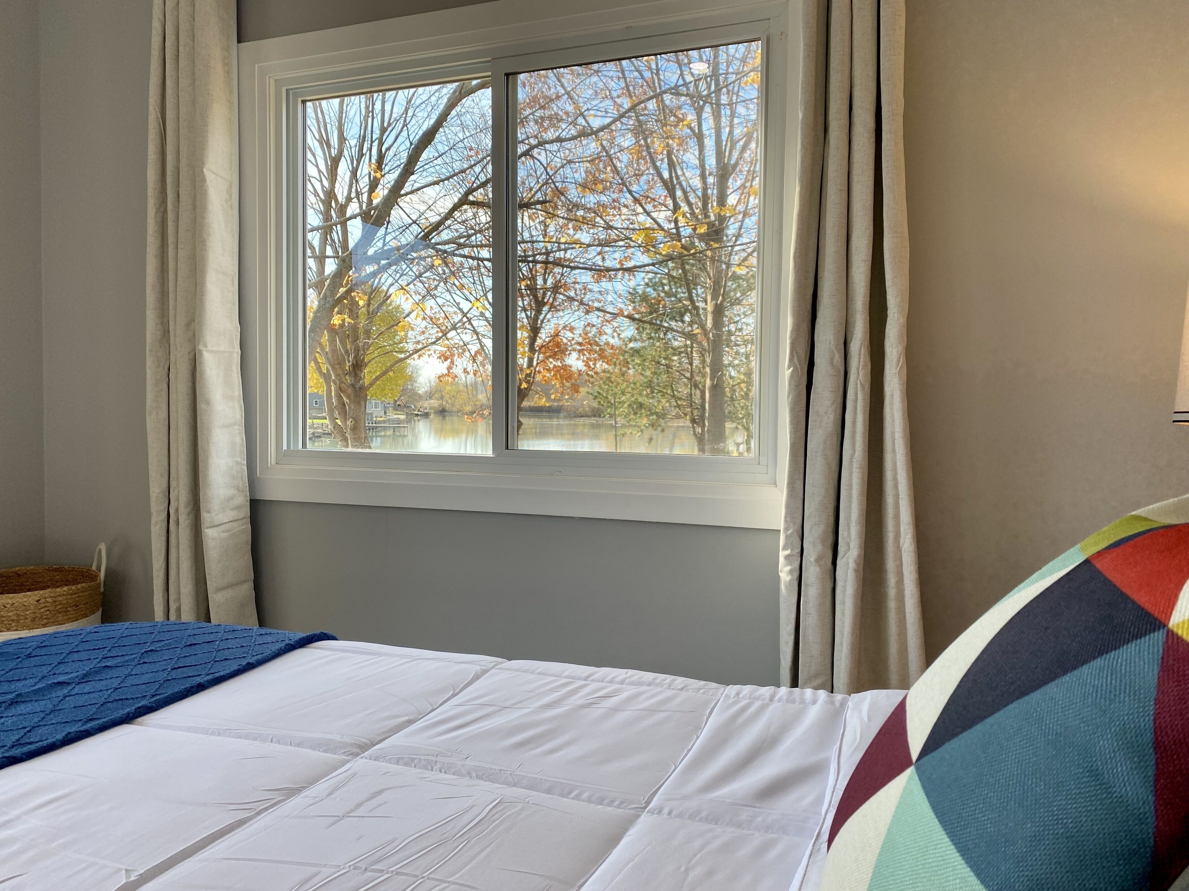 2 bedrooms, desk, travel crib, WiFi (free)
