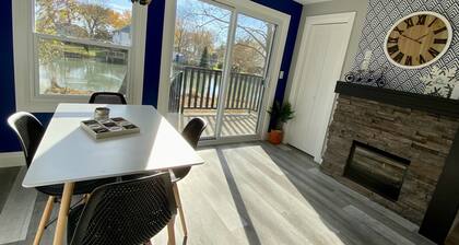 CREEKSIDE COTTAGE - Waterfront Retreat with Games & Watersports