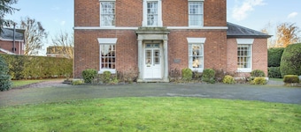 5 bedroom accommodation in Wem, near Shrewsbury