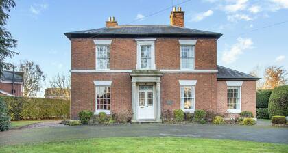 5 bedroom accommodation in Wem, near Shrewsbury