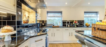 5 bedroom accommodation in Wem, near Shrewsbury