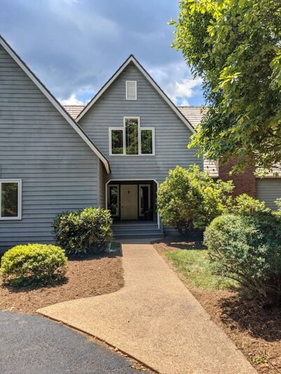 Wintergreen Oasis - PRIVATE POOL & SAUNA