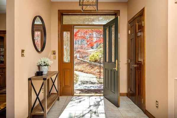 Interior - The Wintergreen Treehouse (Nellysford)