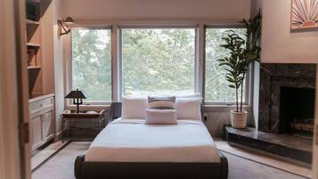 10 bedrooms, desk, iron/ironing board, travel crib