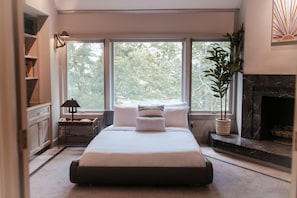 10 bedrooms, desk, iron/ironing board, travel cot