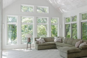 Smart TV, fireplace, video games, ping pong