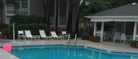 Piscine extérieure, piscine chauffée