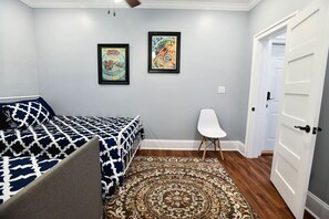 6 bedrooms, desk, iron/ironing board, travel cot