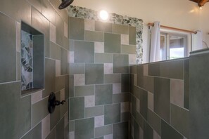 Handdukar, tvål, schampo och toalettpapper