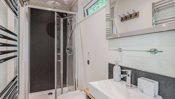 Shower, hair dryer, towels