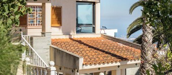 "Teresita High Views" with Panoramic View, Private Pool, Wi-Fi, Garden & Terrace