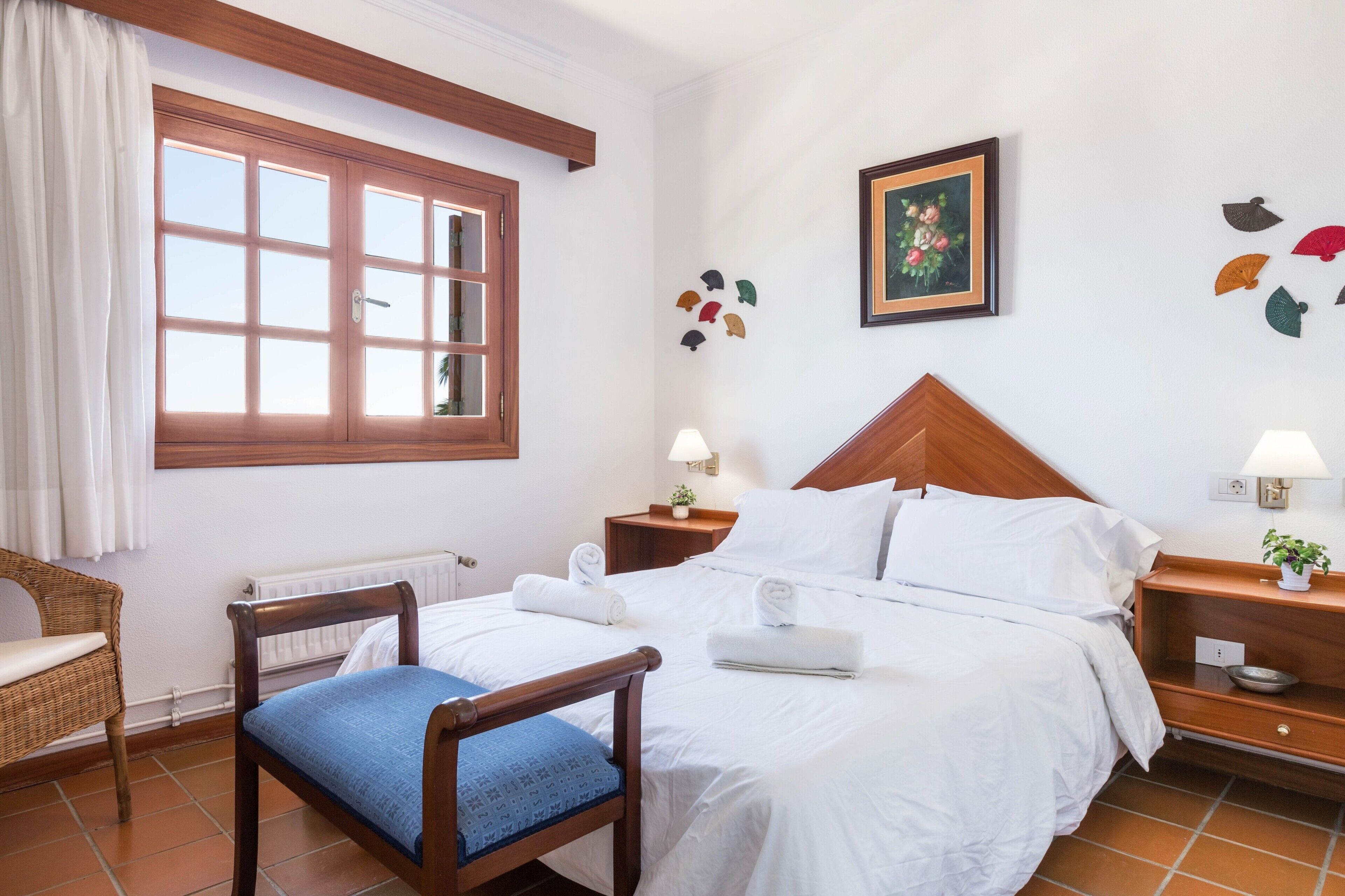 3 slaapkamers, een strijkplank/strijkijzer, gratis wifi, beddengoed