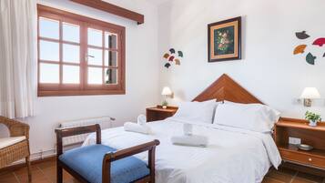 3 slaapkamers, een strijkplank/strijkijzer, gratis wifi, beddengoed