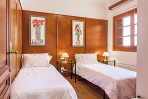 3 chambres, fer et planche à repasser, Wi-Fi gratuit, draps fournis