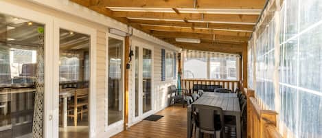 屋外ダイニングエリア